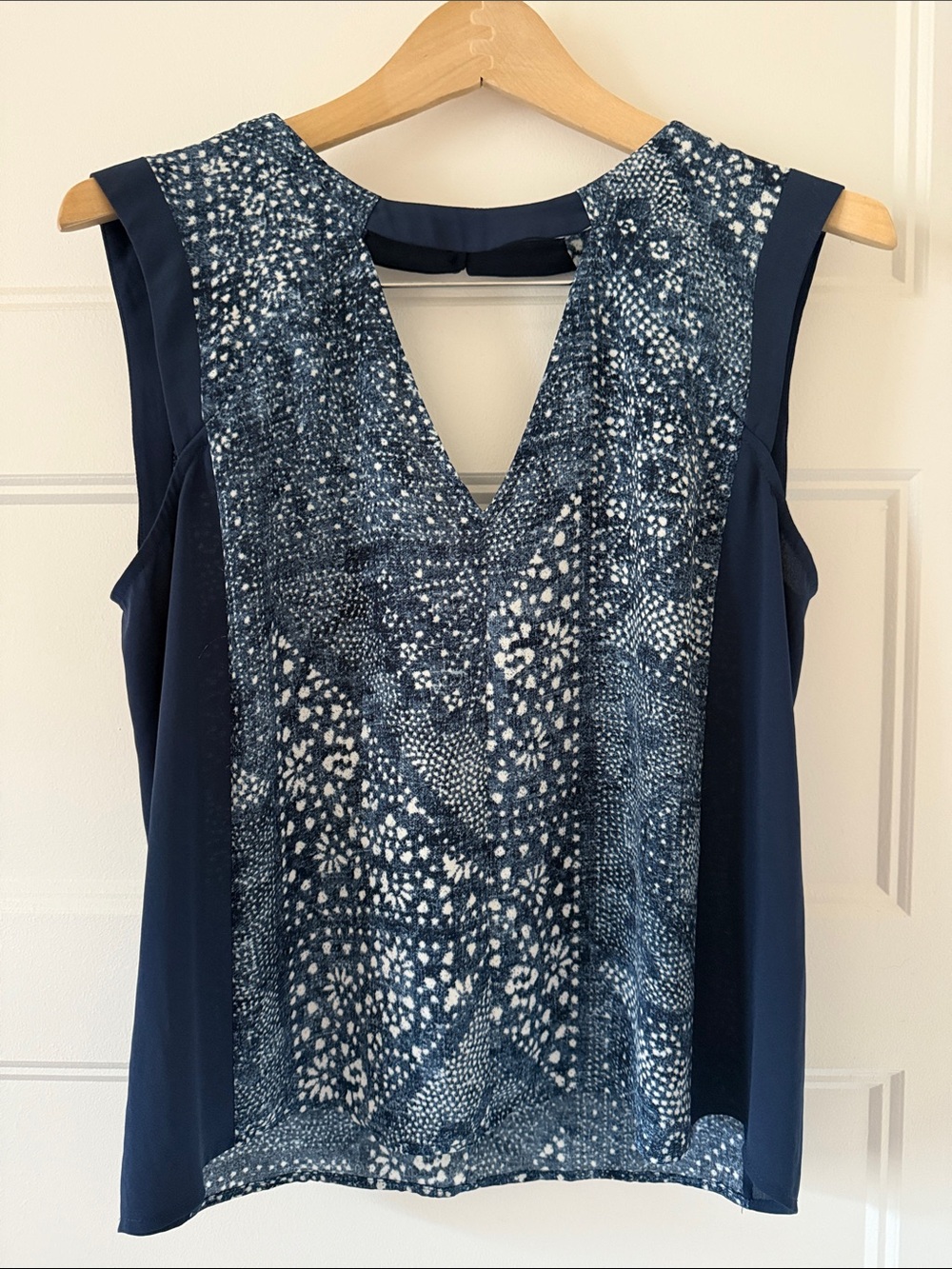 BCBGeneration Navy Blue and White Sleeveless V-Neck Blouse